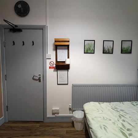 R3 - Cozy Small Double - City & Beach Access, Wifi, Free Parking - Self Catering Swansea Luaran gambar