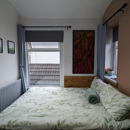 R3 - Cozy Small Double - City & Beach Access, Wifi, Free Parking - Self Catering Swansea Luaran gambar