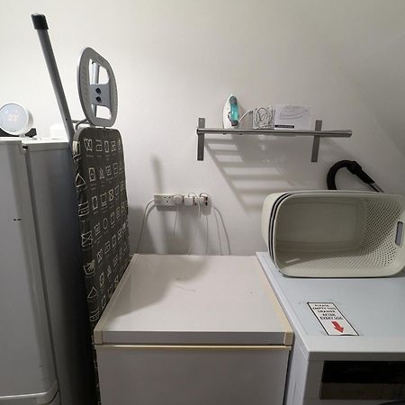 R3 - Cozy Small Double - City & Beach Access, Wifi, Free Parking - Self Catering Swansea Luaran gambar