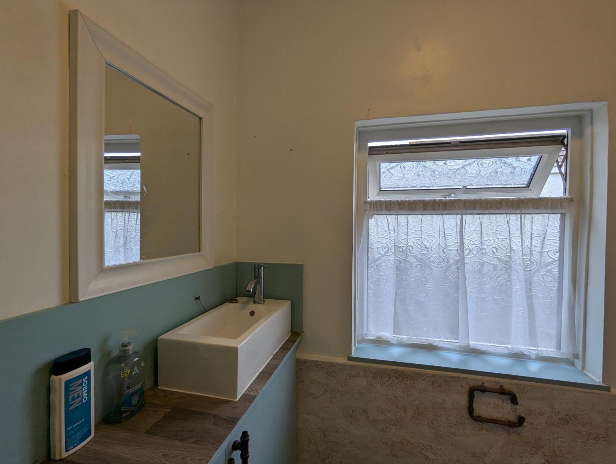 R3 - Cozy Small Double - City & Beach Access, Wifi, Free Parking - Self Catering Swansea Luaran gambar