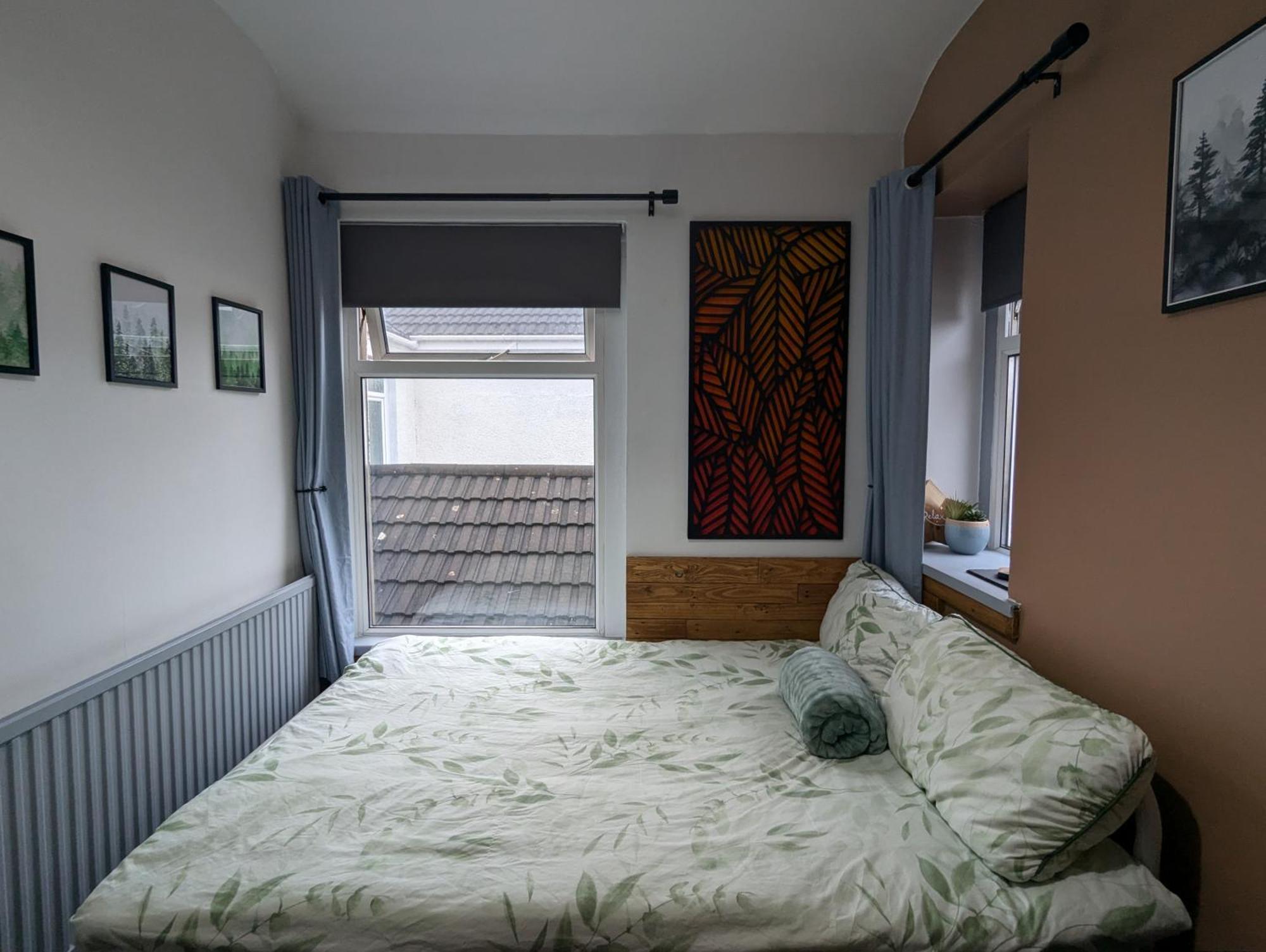 R3 - Cozy Small Double - City & Beach Access, Wifi, Free Parking - Self Catering Swansea Luaran gambar