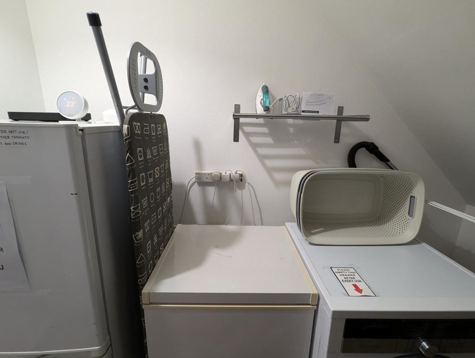 R3 - Cozy Small Double - City & Beach Access, Wifi, Free Parking - Self Catering Swansea Luaran gambar