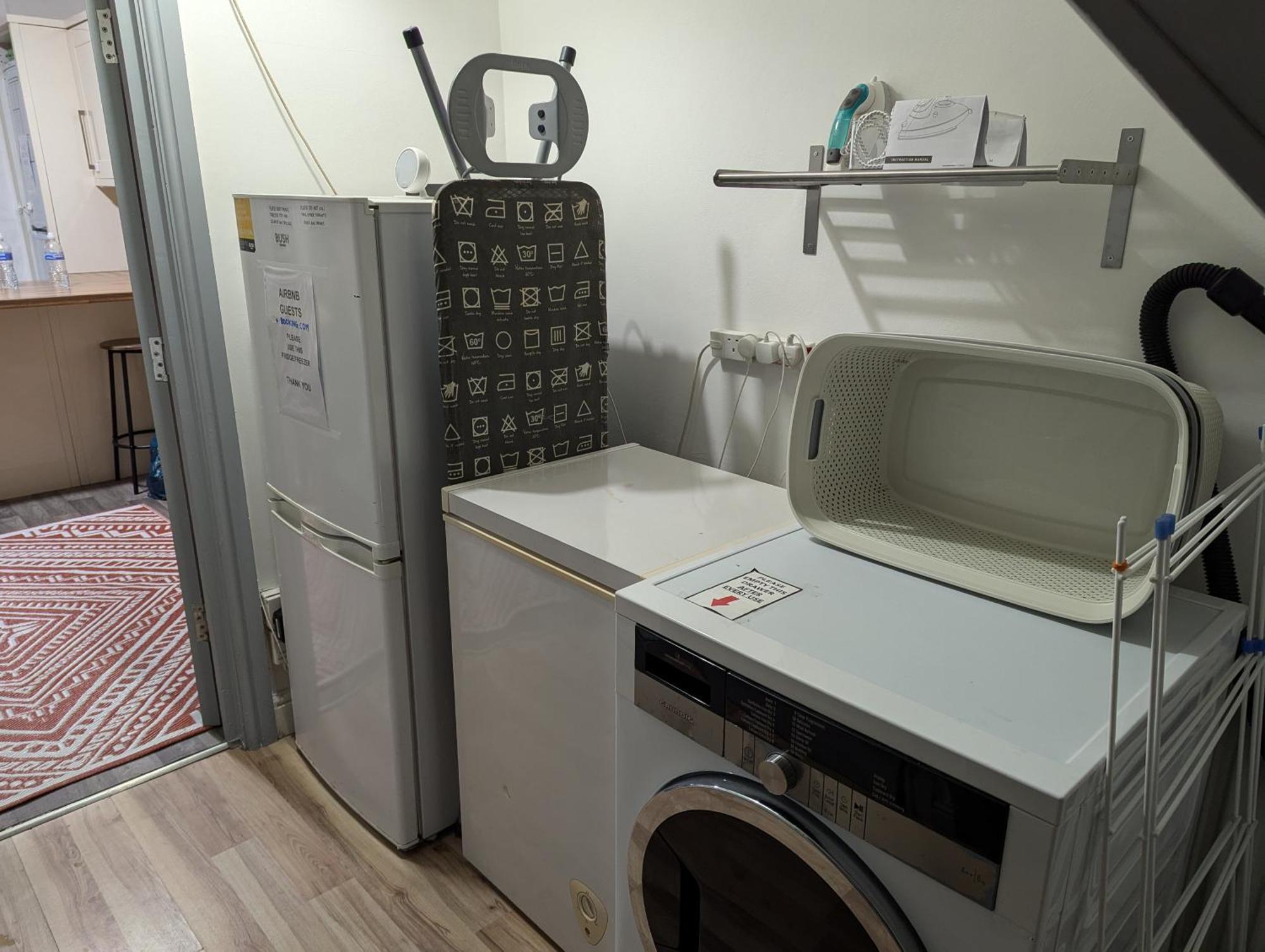 R3 - Cozy Small Double - City & Beach Access, Wifi, Free Parking - Self Catering Swansea Luaran gambar