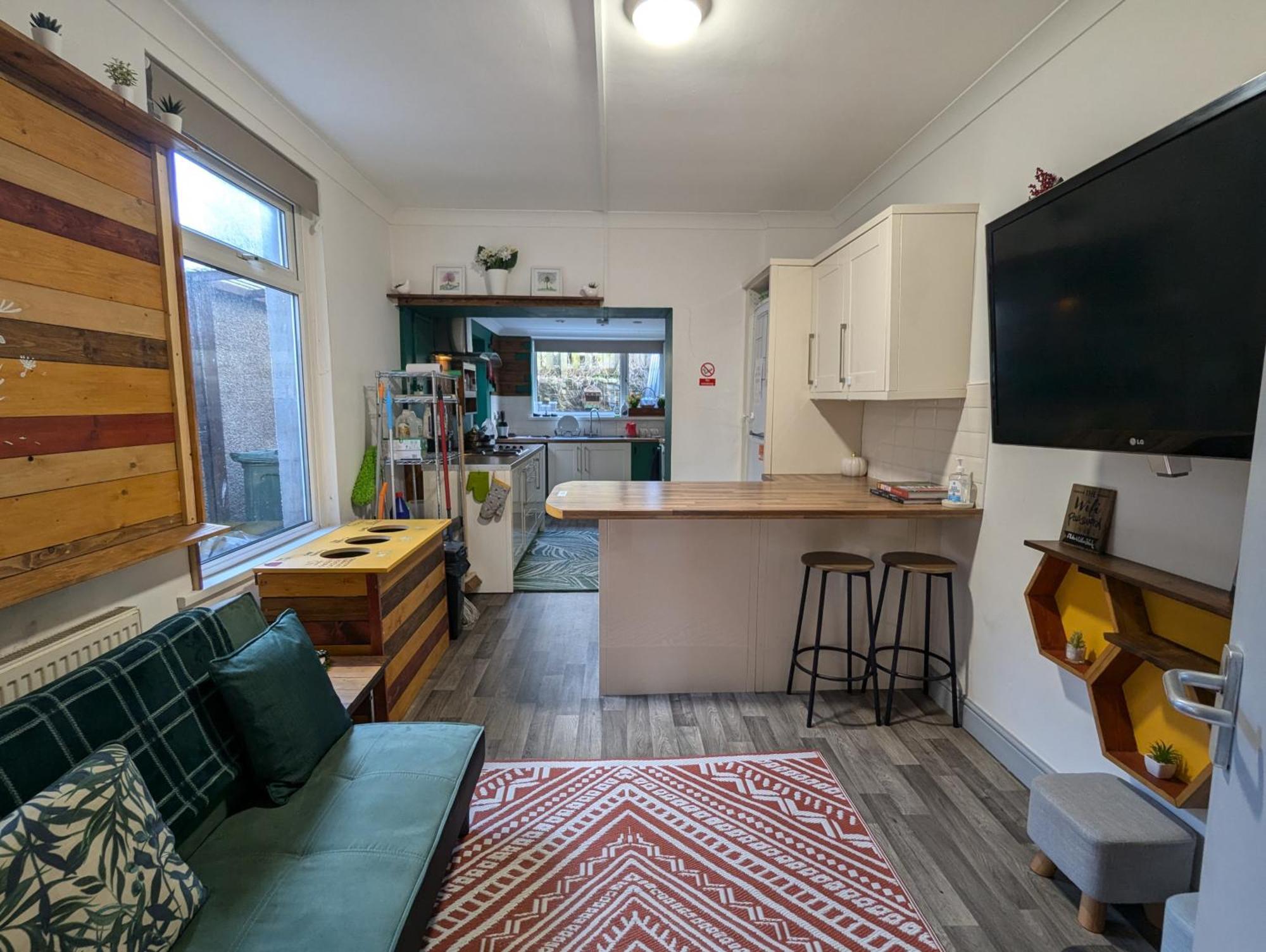 R3 - Cozy Small Double - City & Beach Access, Wifi, Free Parking - Self Catering Swansea Luaran gambar